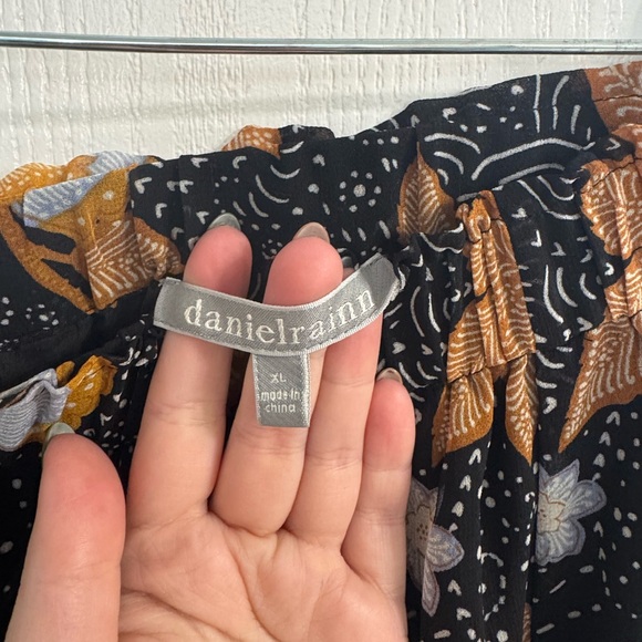 3/$10 Daniel Rainn Bea Skirt - Picture 6 of 7